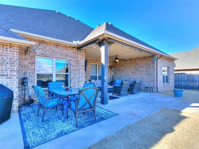 1320 Sonoma Lakes Boulevard, Moore, OK 73160