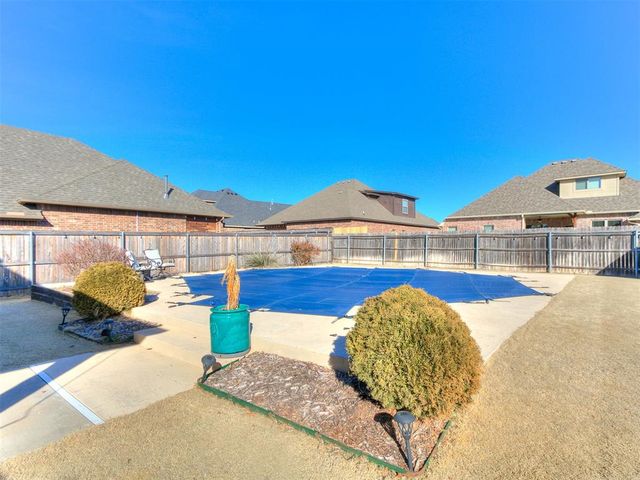 1320 Sonoma Lakes Boulevard, Moore, OK 73160