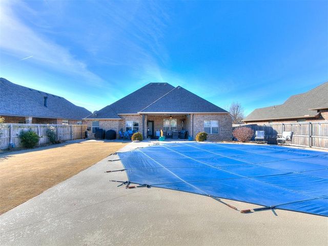 1320 Sonoma Lakes Boulevard, Moore, OK 73160