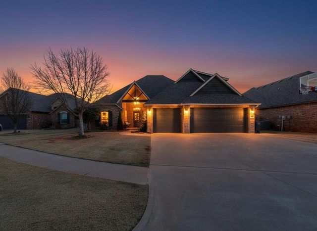 1320 Sonoma Lakes Boulevard, Moore, OK 73160