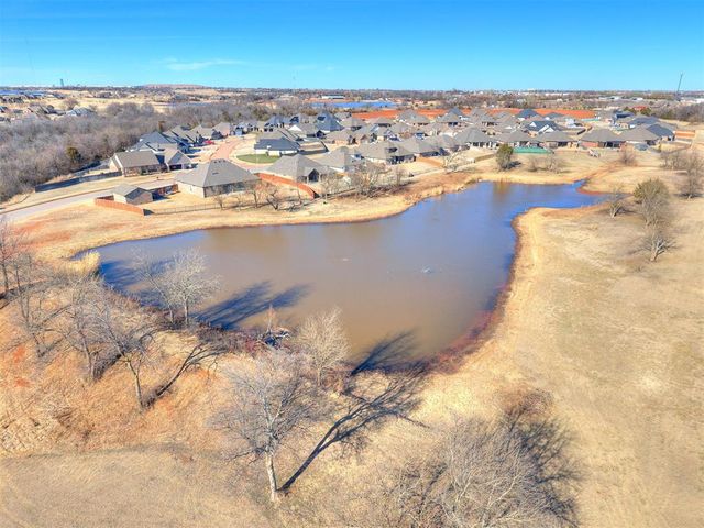 1320 Sonoma Lakes Boulevard, Moore, OK 73160