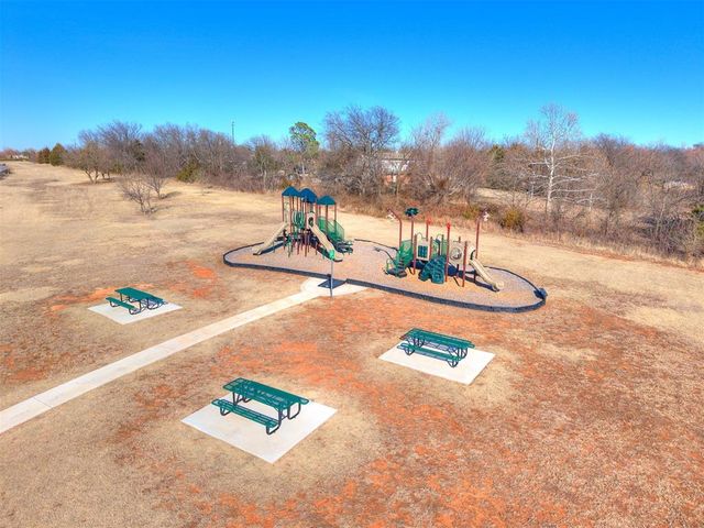 1320 Sonoma Lakes Boulevard, Moore, OK 73160