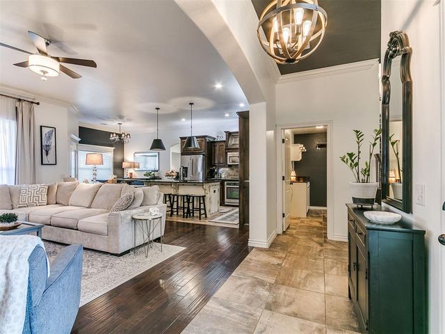 1320 Sonoma Lakes Boulevard, Moore, OK 73160