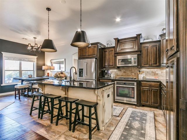 1320 Sonoma Lakes Boulevard, Moore, OK 73160