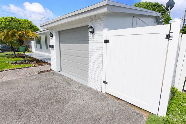 2430 Sabal Palm Dr, Miramar, FL 33023