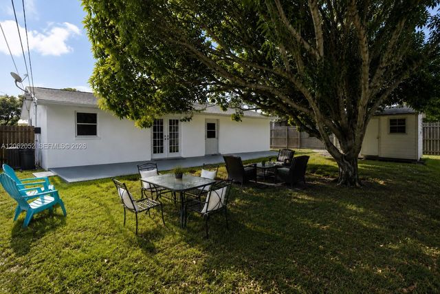 2430 Sabal Palm Dr, Miramar, FL 33023