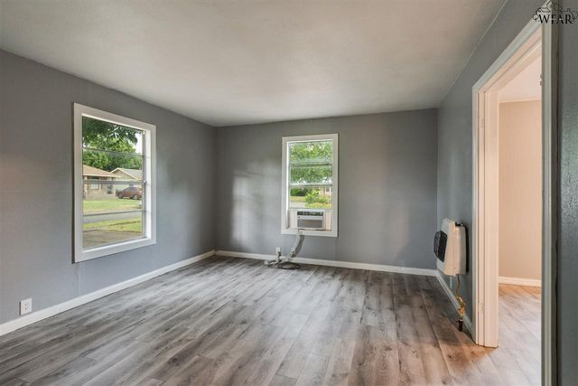 523 W INWOOD DRIVE, Wichita Falls, TX 76301