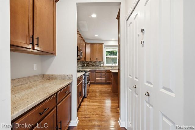 26978 Maxwell Court, Novi, MI 48374