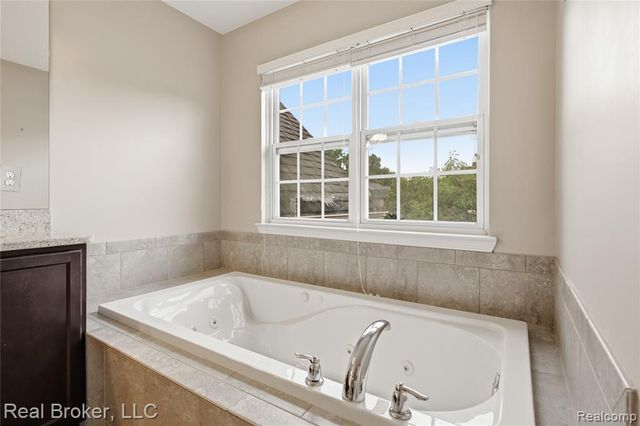26978 Maxwell Court, Novi, MI 48374