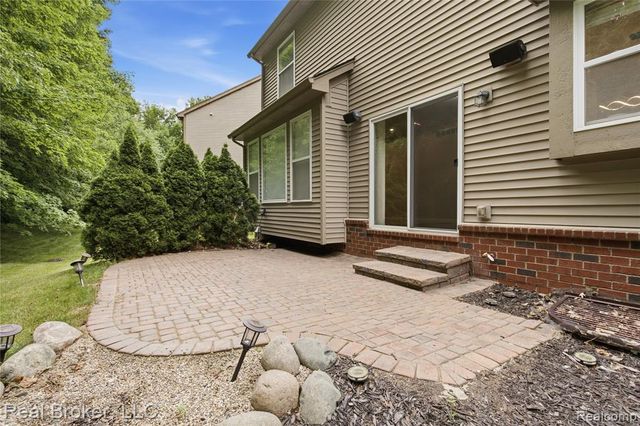 26978 Maxwell Court, Novi, MI 48374