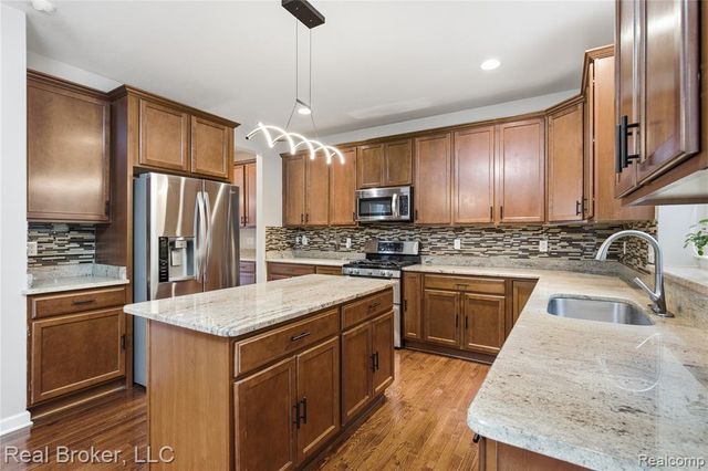 26978 Maxwell Court, Novi, MI 48374