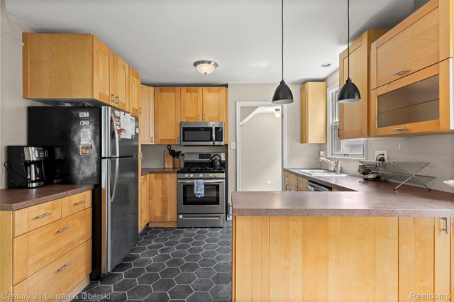 9616 Auburndale Street, Livonia, MI 48150