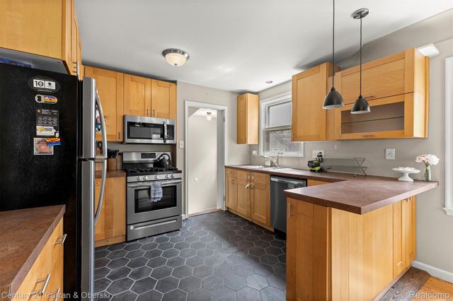 9616 Auburndale Street, Livonia, MI 48150