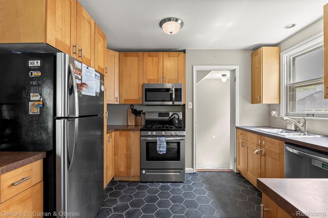 9616 Auburndale Street, Livonia, MI 48150