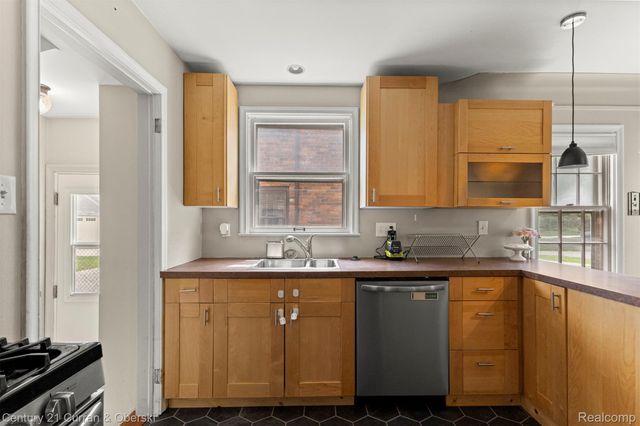 9616 Auburndale Street, Livonia, MI 48150