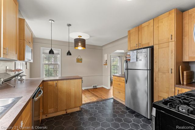 9616 Auburndale Street, Livonia, MI 48150