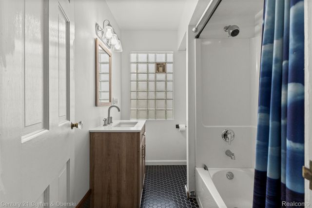 9616 Auburndale Street, Livonia, MI 48150