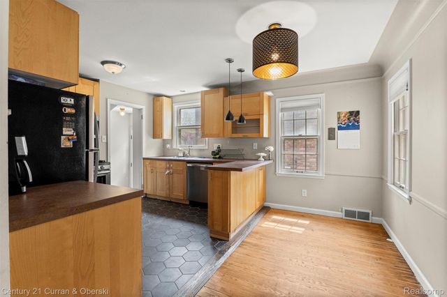 9616 Auburndale Street, Livonia, MI 48150