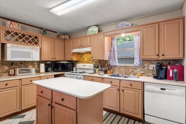 405 Triple S Drive, Mount Vernon, TX 75457