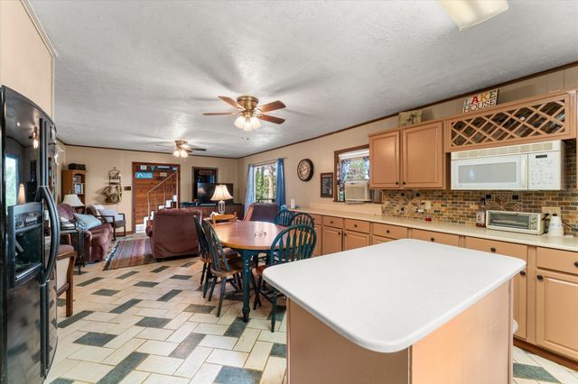405 Triple S Drive, Mount Vernon, TX 75457
