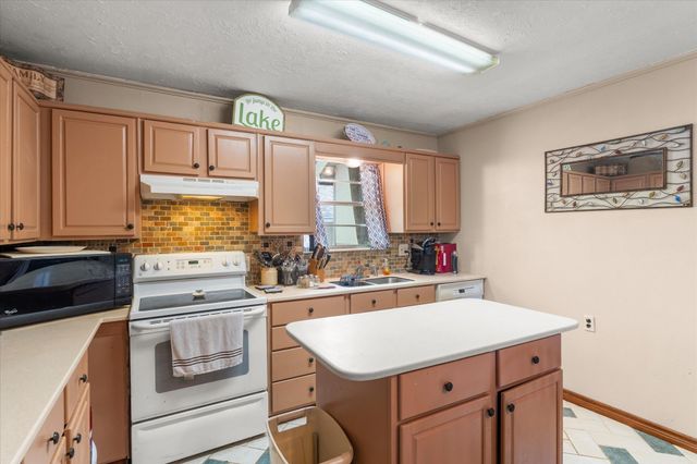 405 Triple S Drive, Mount Vernon, TX 75457