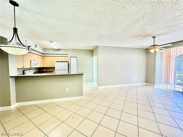 1200 Reserve WAY 103, Naples, FL 34105