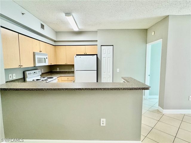 1200 Reserve WAY 103, Naples, FL 34105