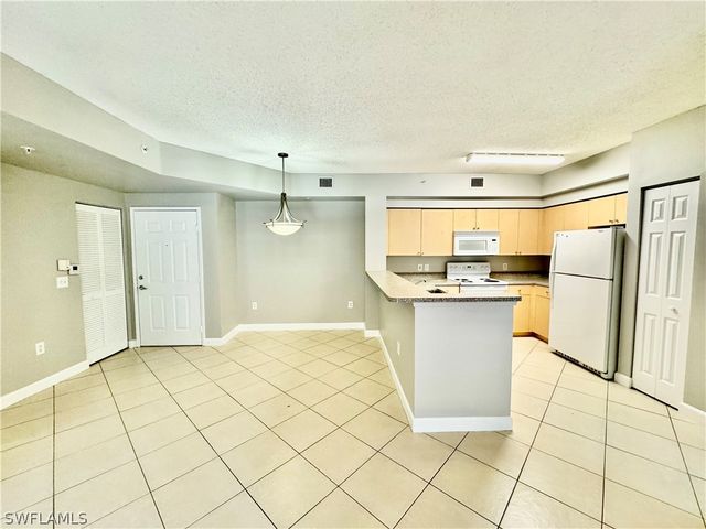 1200 Reserve WAY 103, Naples, FL 34105