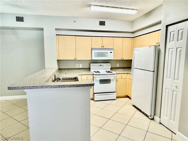 1200 Reserve WAY 103, Naples, FL 34105