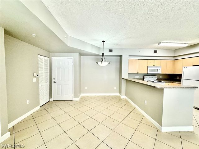 1200 Reserve WAY 103, Naples, FL 34105