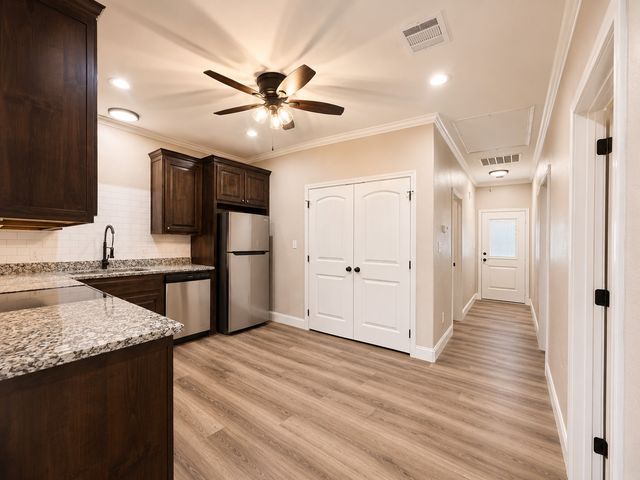 801 Meadowlark Circle, Granbury, TX 76049
