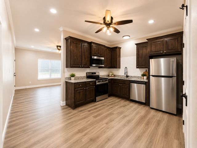 801 Meadowlark Circle, Granbury, TX 76049