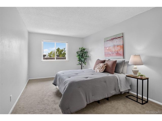 9964 Orangewood Dr, Denver, CO 80260
