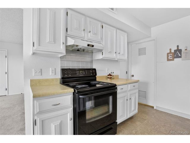 9964 Orangewood Dr, Denver, CO 80260