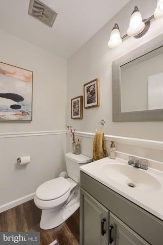 10 LAKEVIEW PL, Lititz, PA 17543