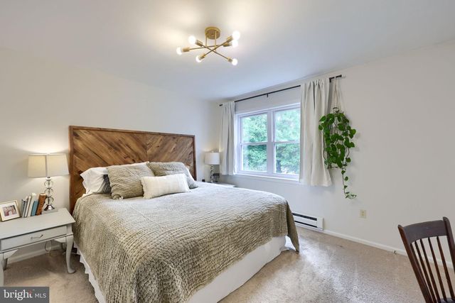 10 LAKEVIEW PL, Lititz, PA 17543