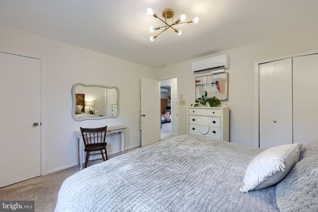 10 LAKEVIEW PL, Lititz, PA 17543