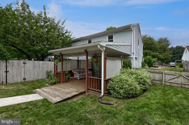 10 LAKEVIEW PL, Lititz, PA 17543