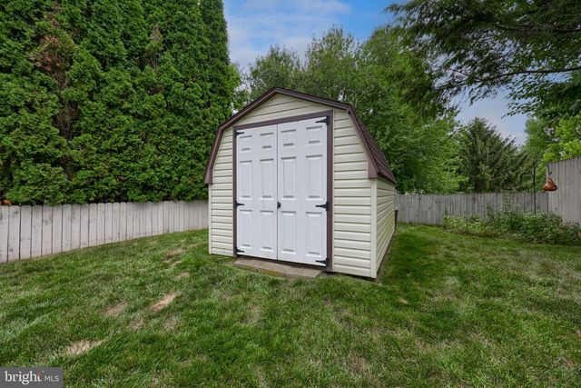 10 LAKEVIEW PL, Lititz, PA 17543
