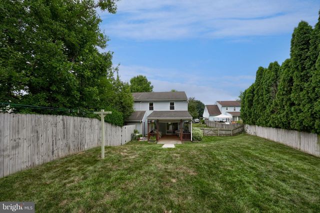10 LAKEVIEW PL, Lititz, PA 17543