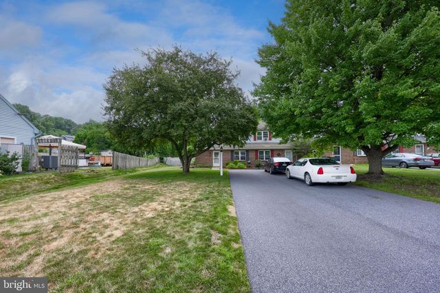 10 LAKEVIEW PL, Lititz, PA 17543