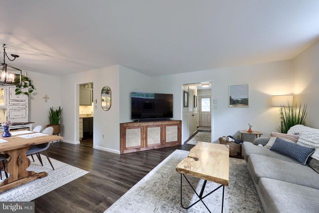 10 LAKEVIEW PL, Lititz, PA 17543