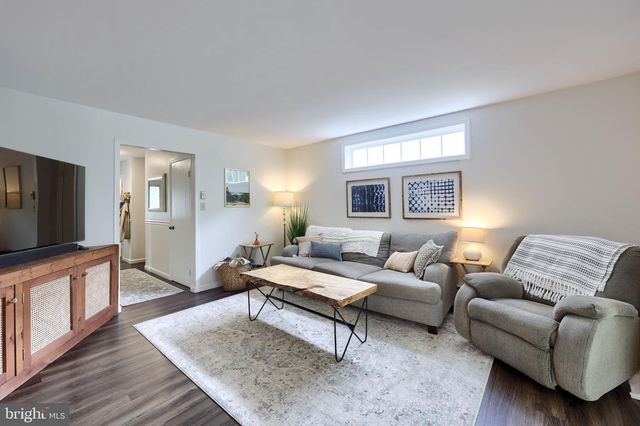 10 LAKEVIEW PL, Lititz, PA 17543