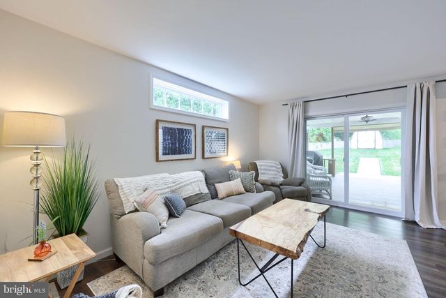 10 LAKEVIEW PL, Lititz, PA 17543