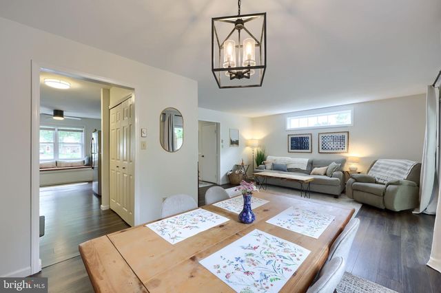 10 LAKEVIEW PL, Lititz, PA 17543