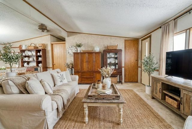 892 S 500 W, Hebron, IN 46341