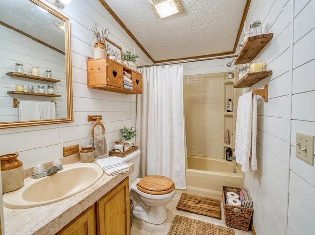 892 S 500 W, Hebron, IN 46341