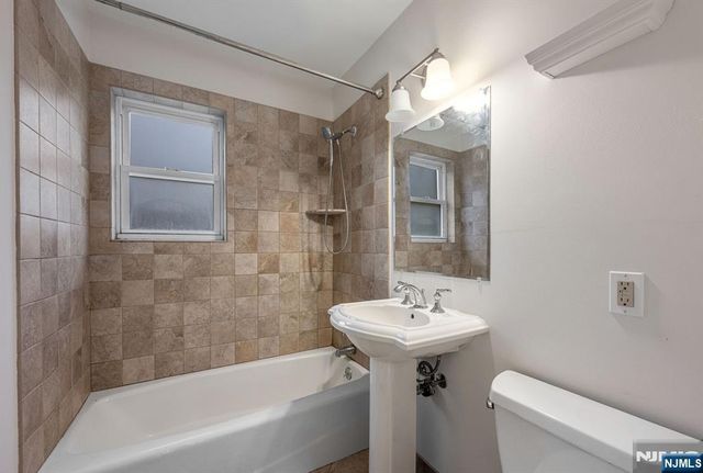 121 Regency Park, Ramsey, NJ 07446