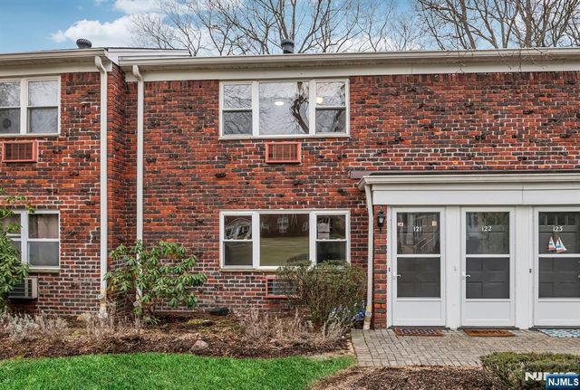 121 Regency Park, Ramsey, NJ 07446