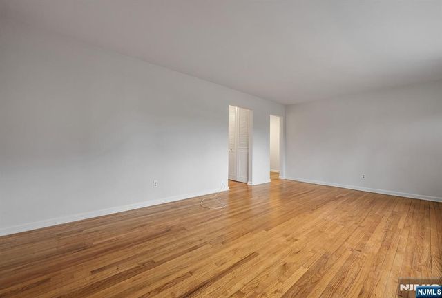 121 Regency Park, Ramsey, NJ 07446